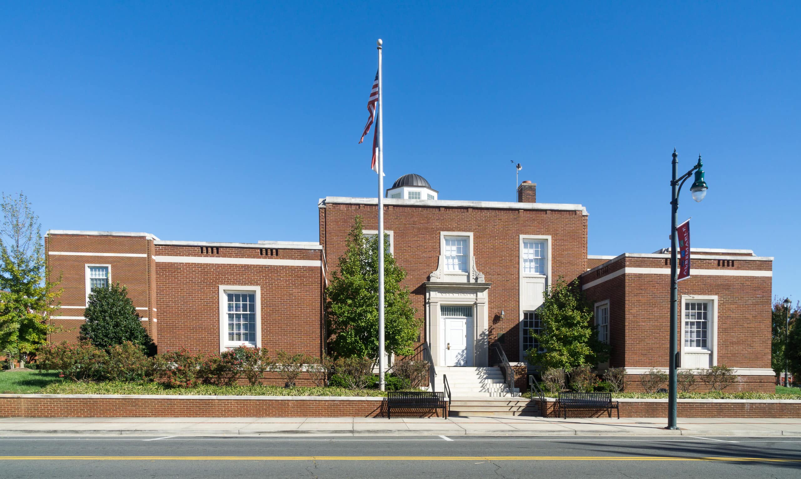 Albemarle-Albemarle City Hall, the municipal government building in downtown Albemarle, North Carolina.